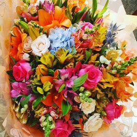 Buquê mix de flores colorido